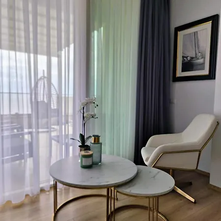 Green Coast ,palase فيلة